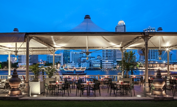 【深夜便でご帰国の方向け】5つ星ホテル「ペニンシュラホテル」のスパ+ ビュッフェディナー